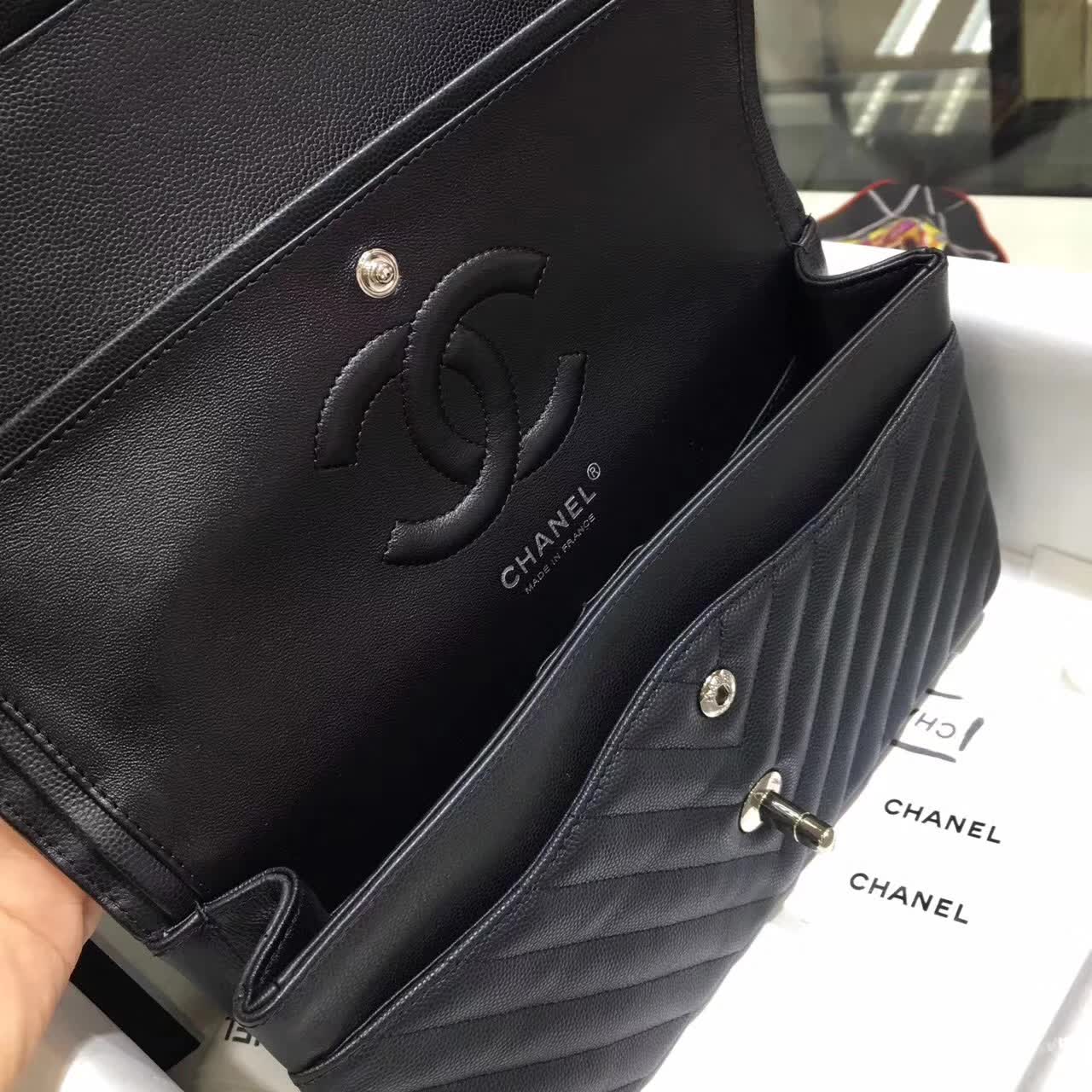 Chanel 香奈儿 V字绣 小鱼子酱 黑色 25cm 五金：银色