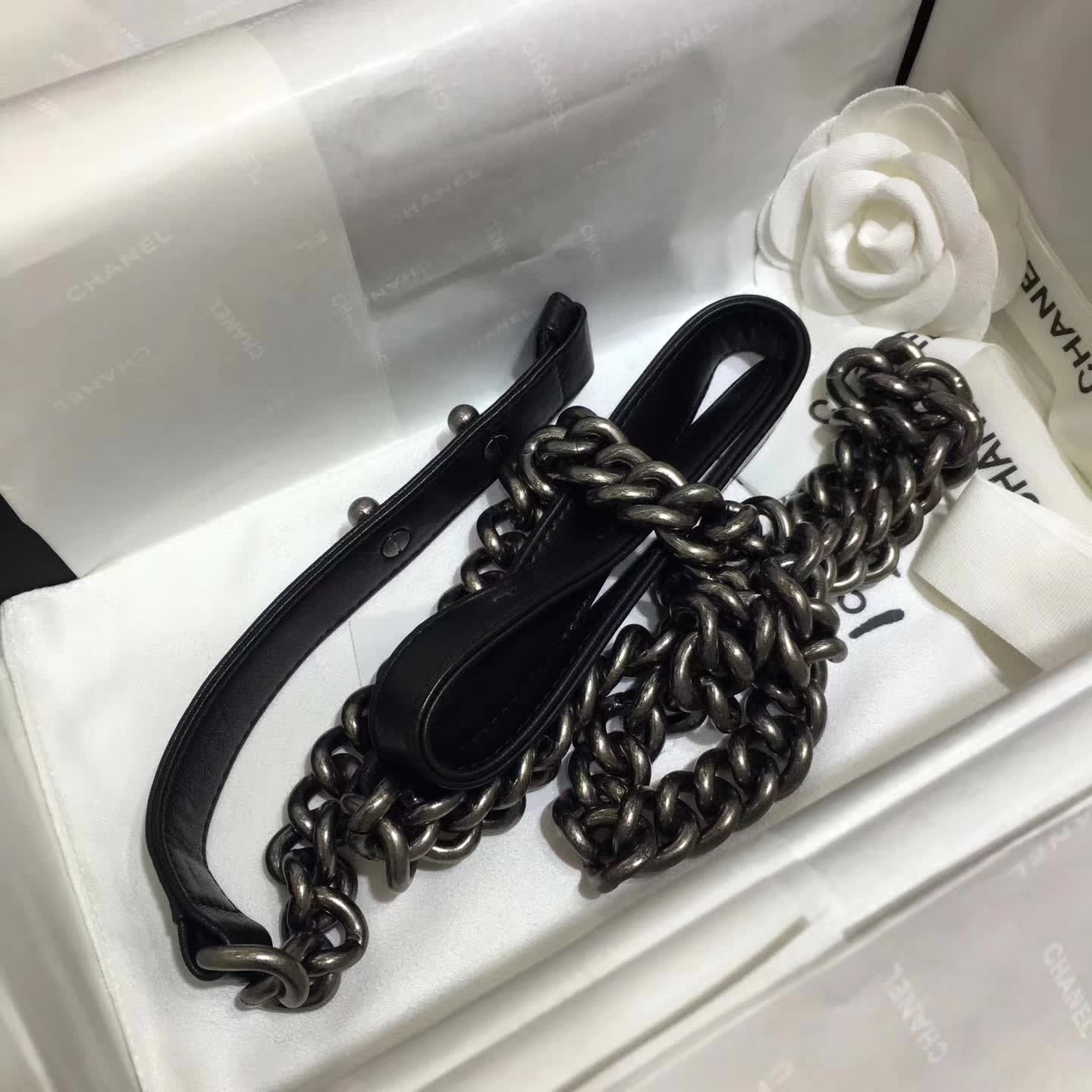 Chanel 香奈儿 Leboy 小羊皮 黑色 20cm 古银