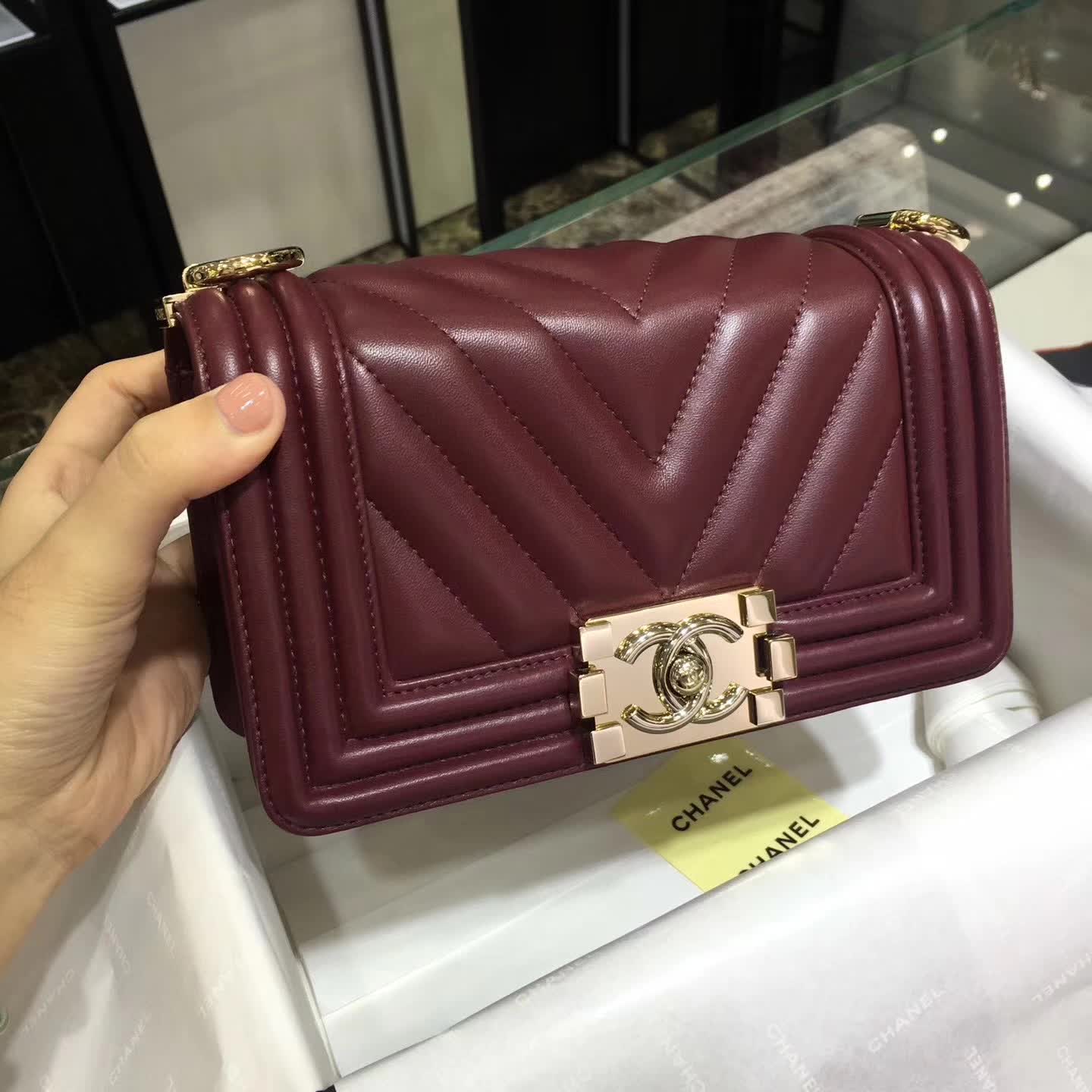 CHANEL Leboy 大V字绣 小羊皮 枣红色 20cm 金色 一件代发