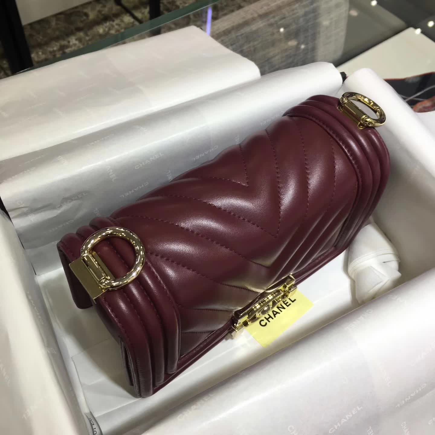 CHANEL Leboy 大V字绣 小羊皮 枣红色 20cm 金色 一件代发