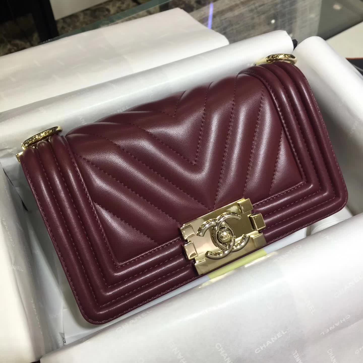 CHANEL Leboy 大V字绣 小羊皮 枣红色 20cm 金色 一件代发