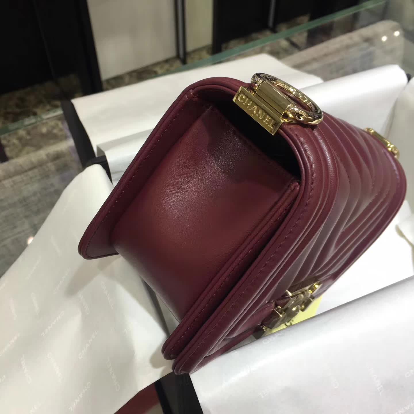 CHANEL Leboy 大V字绣 小羊皮 枣红色 20cm 金色 一件代发