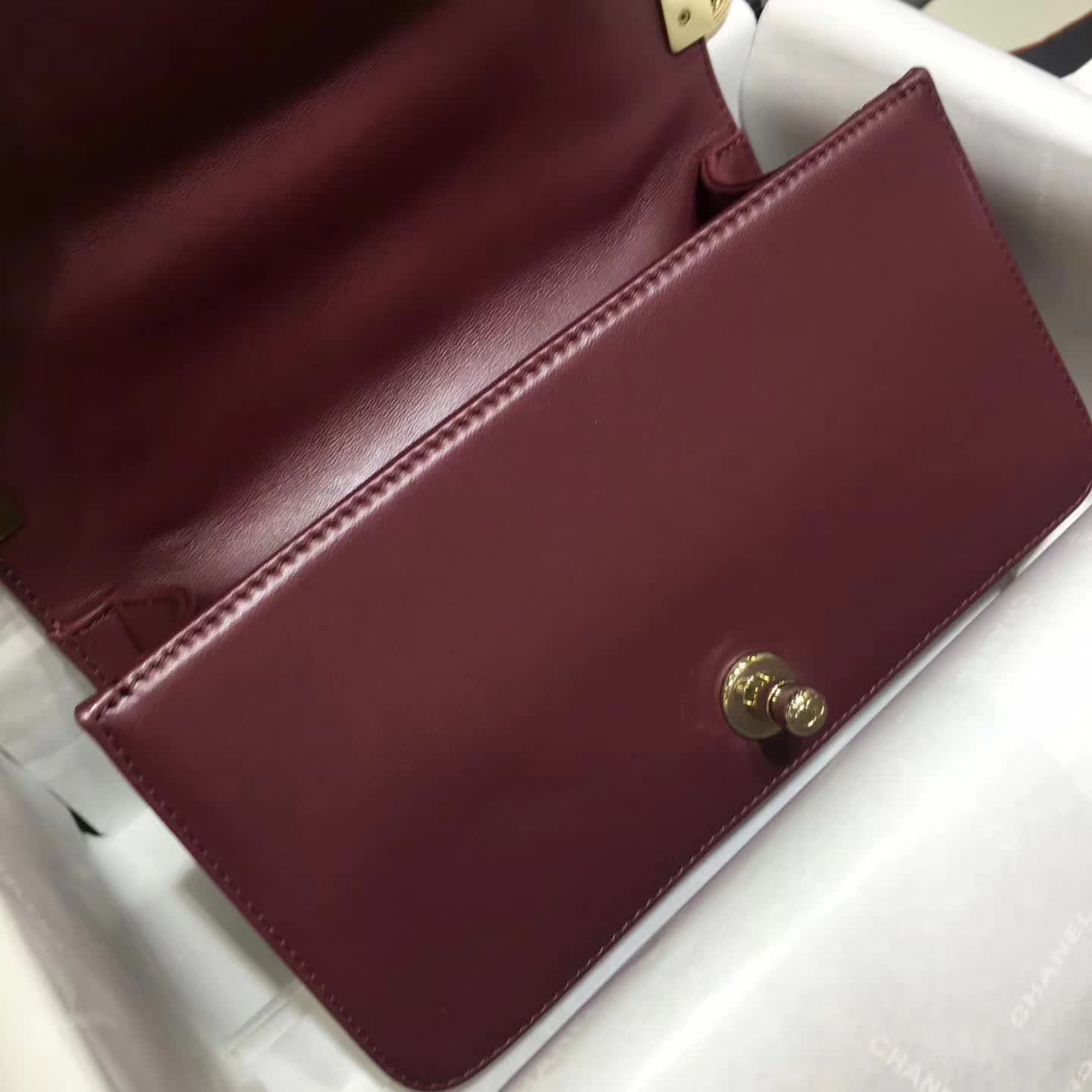 CHANEL Leboy 大V字绣 小羊皮 枣红色 20cm 金色 一件代发