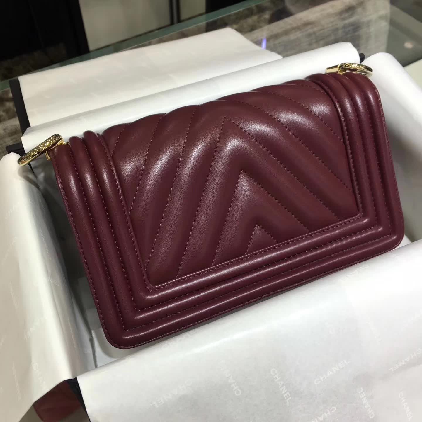 CHANEL Leboy 大V字绣 小羊皮 枣红色 20cm 金色 一件代发