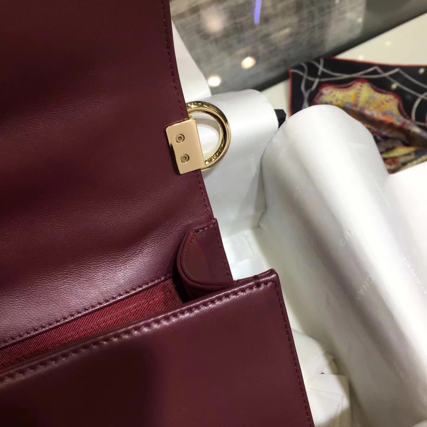 CHANEL Leboy 大V字绣 小羊皮 枣红色 20cm 金色 一件代发