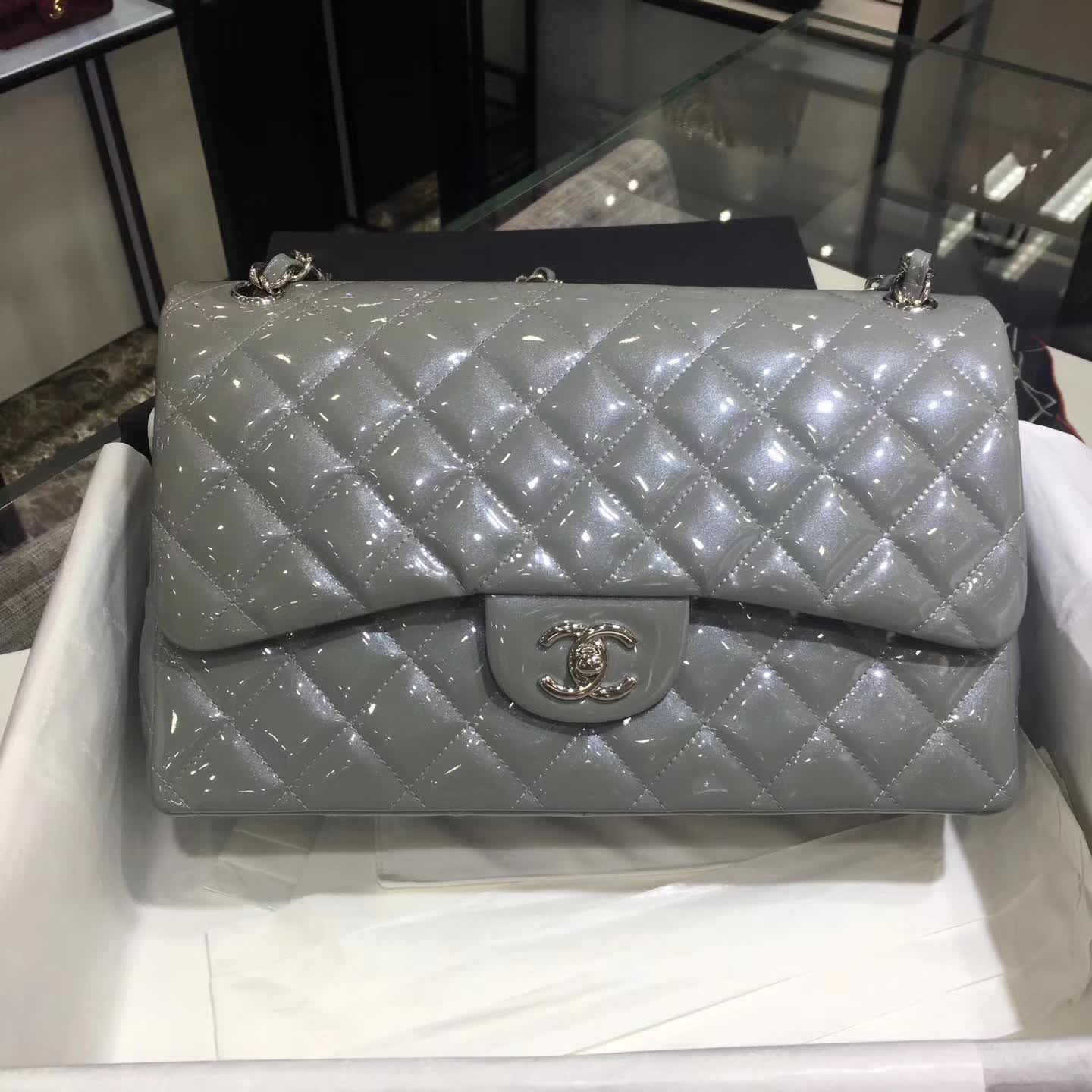 Chanel 香奈儿 Classic Flap 漆皮 银灰色 30cm 五金：银
