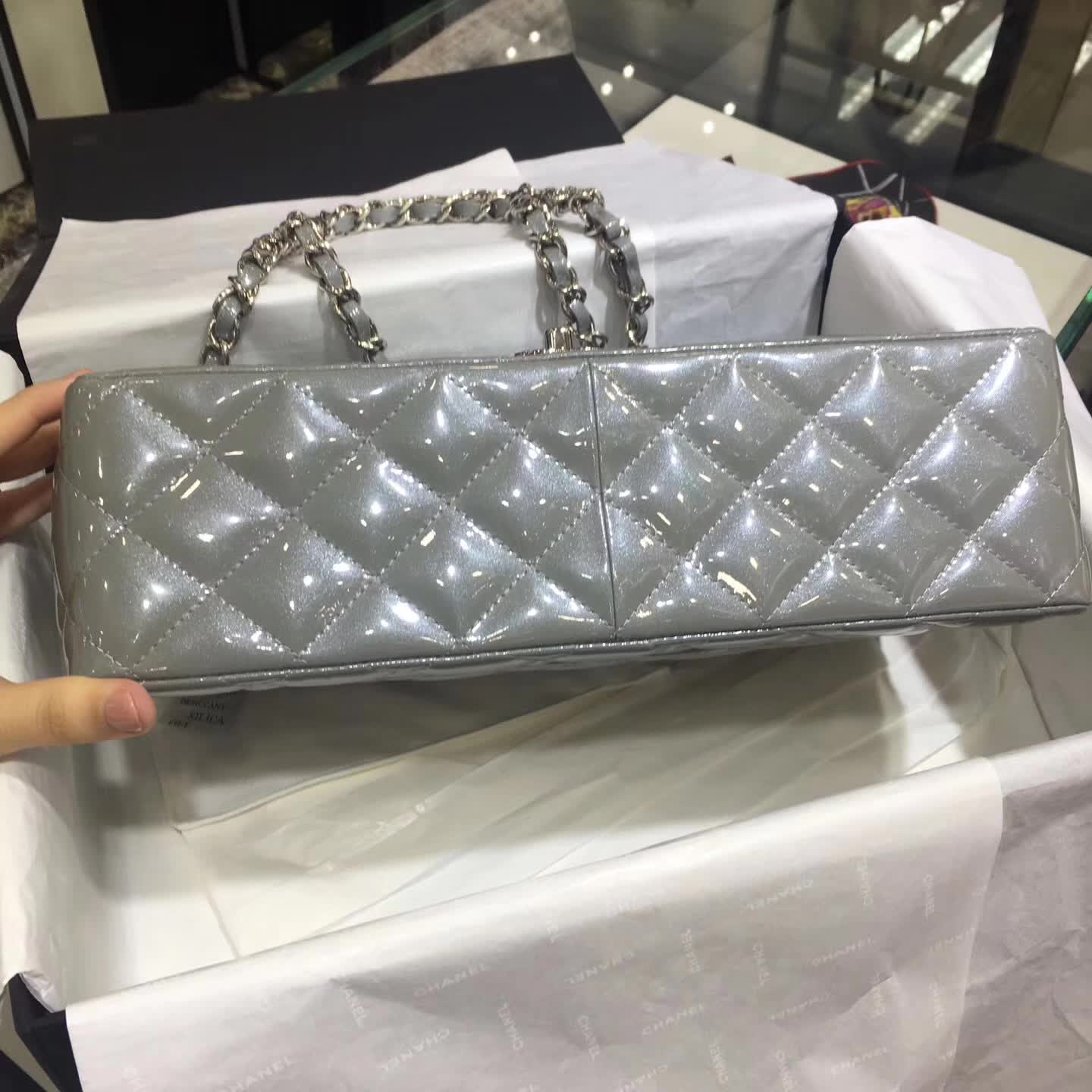 Chanel 香奈儿 Classic Flap 漆皮 银灰色 30cm 五金：银
