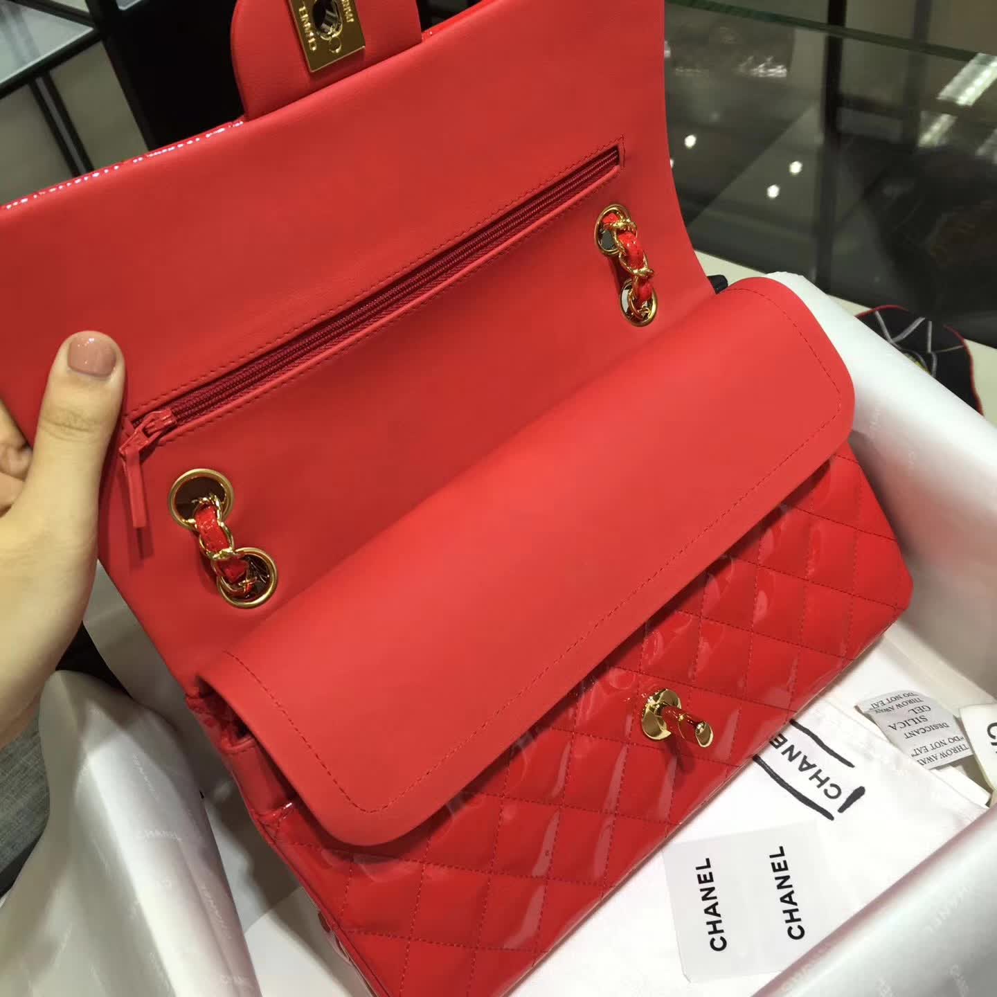 Chanel 香奈儿 Classic Flap 漆皮 大红 25 五金：金