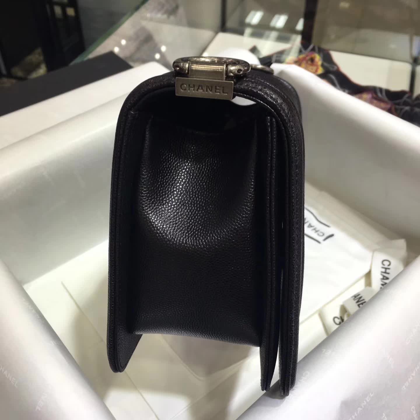 Chanel 香奈儿 Leboy 大V字绣 小球纹 黑色 25cm 五金：古银