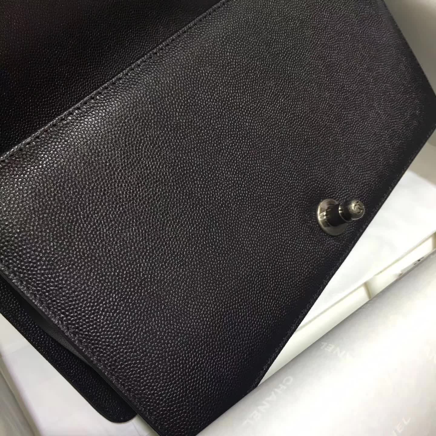 Chanel 香奈儿 Leboy 大V字绣 小球纹 黑色 25cm 五金：古银
