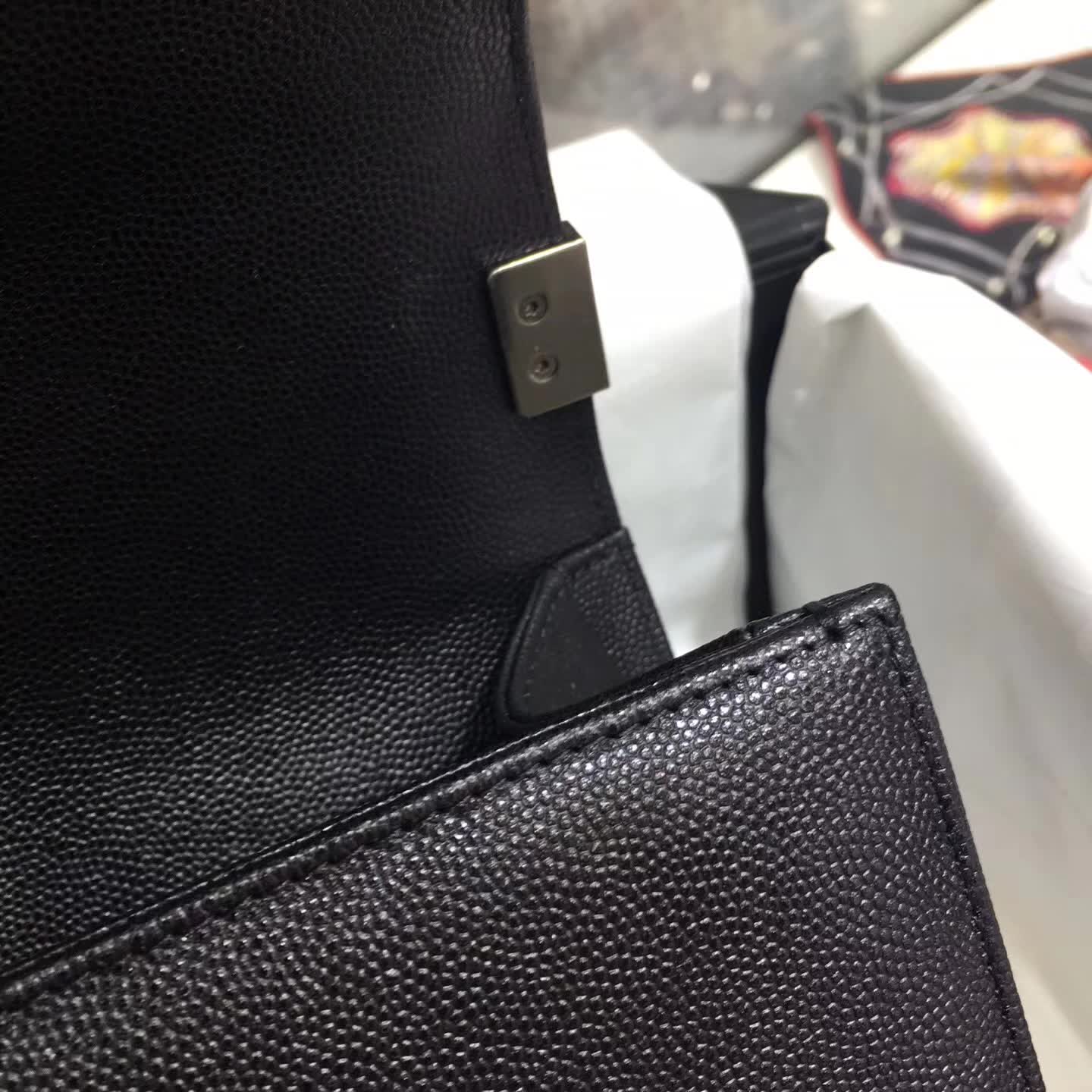 Chanel 香奈儿 Leboy 大V字绣 小球纹 黑色 25cm 五金：古银