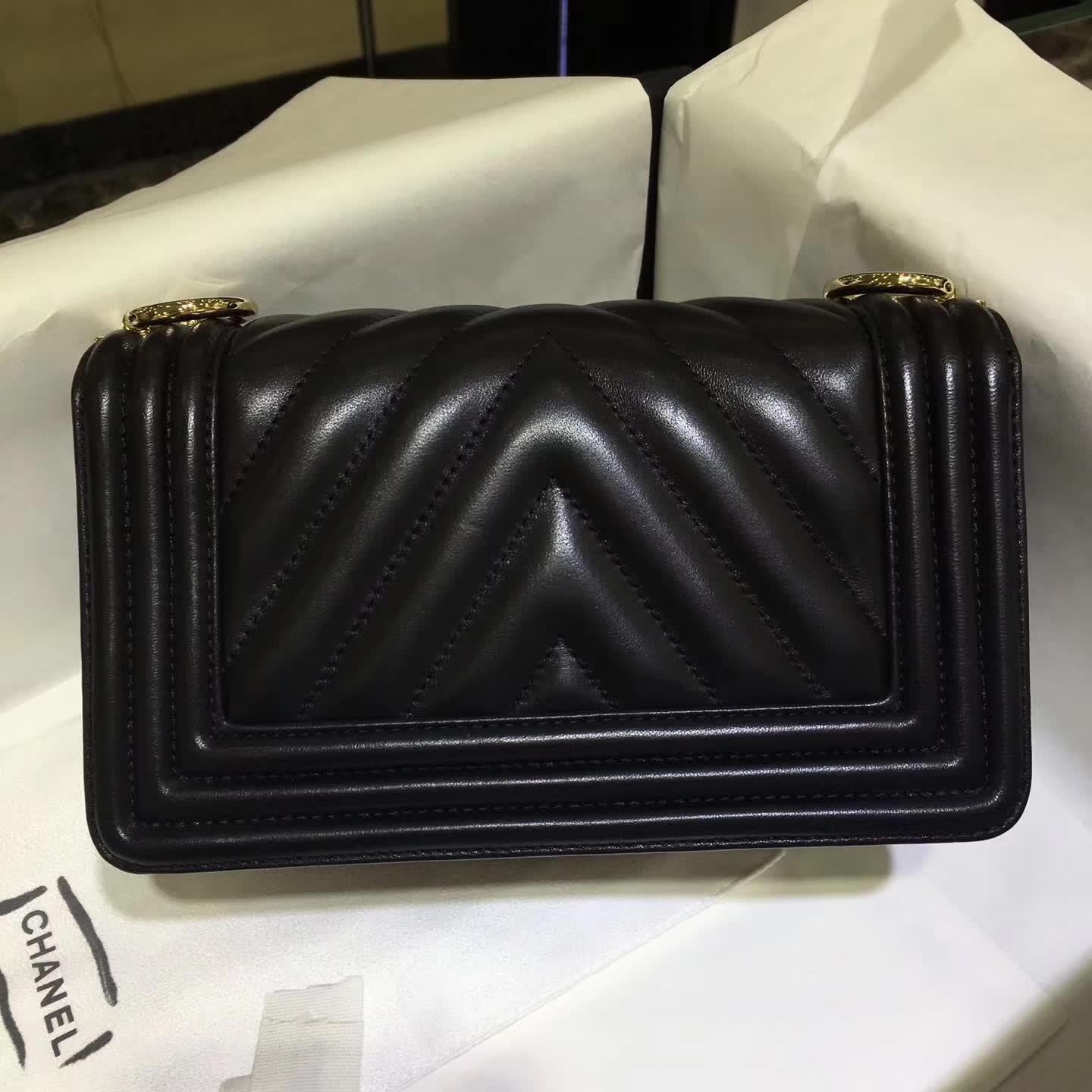 Chanel 香奈儿 Leboy 大V字绣 小羊皮 黑色 20cm 五金：浅金