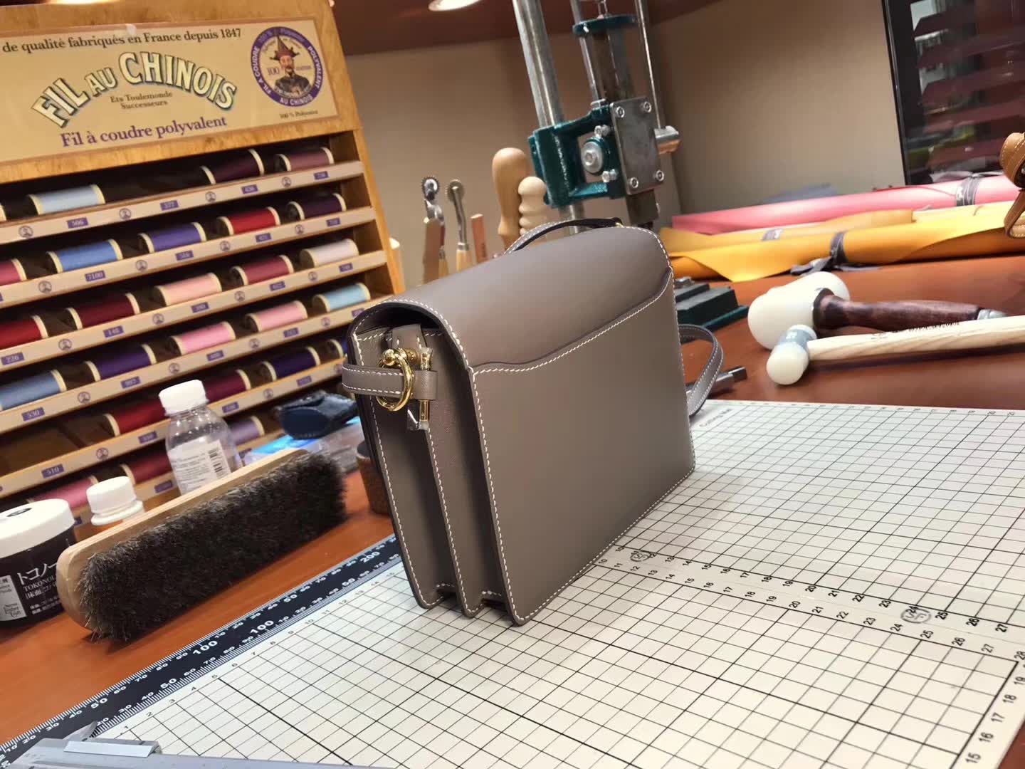 爱马仕官网同步 专柜断货颜色 Hermes Roulis mini 19 大象灰 Etoupe CK18
