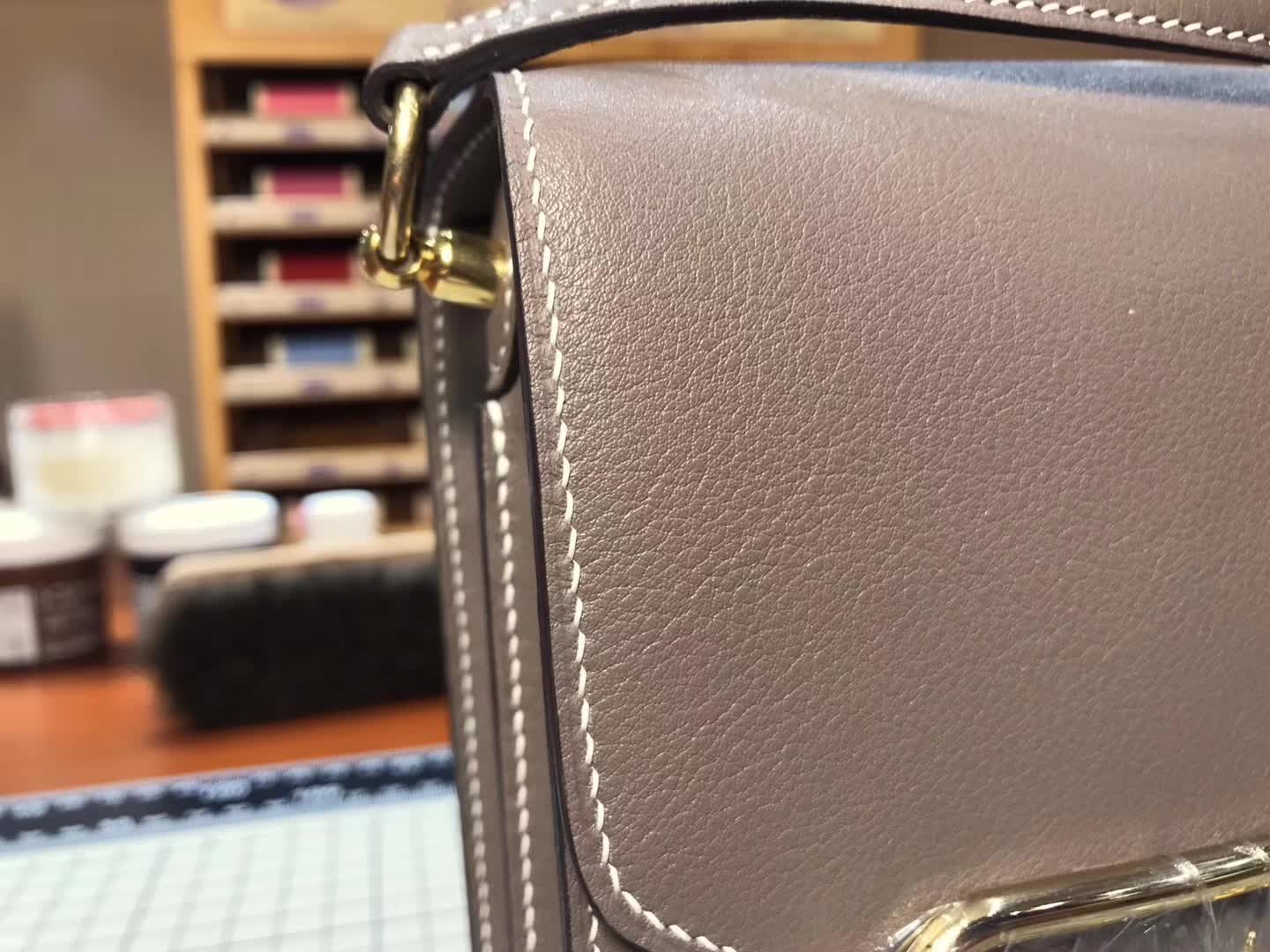 爱马仕官网同步 专柜断货颜色 Hermes Roulis mini 19 大象灰 Etoupe CK18