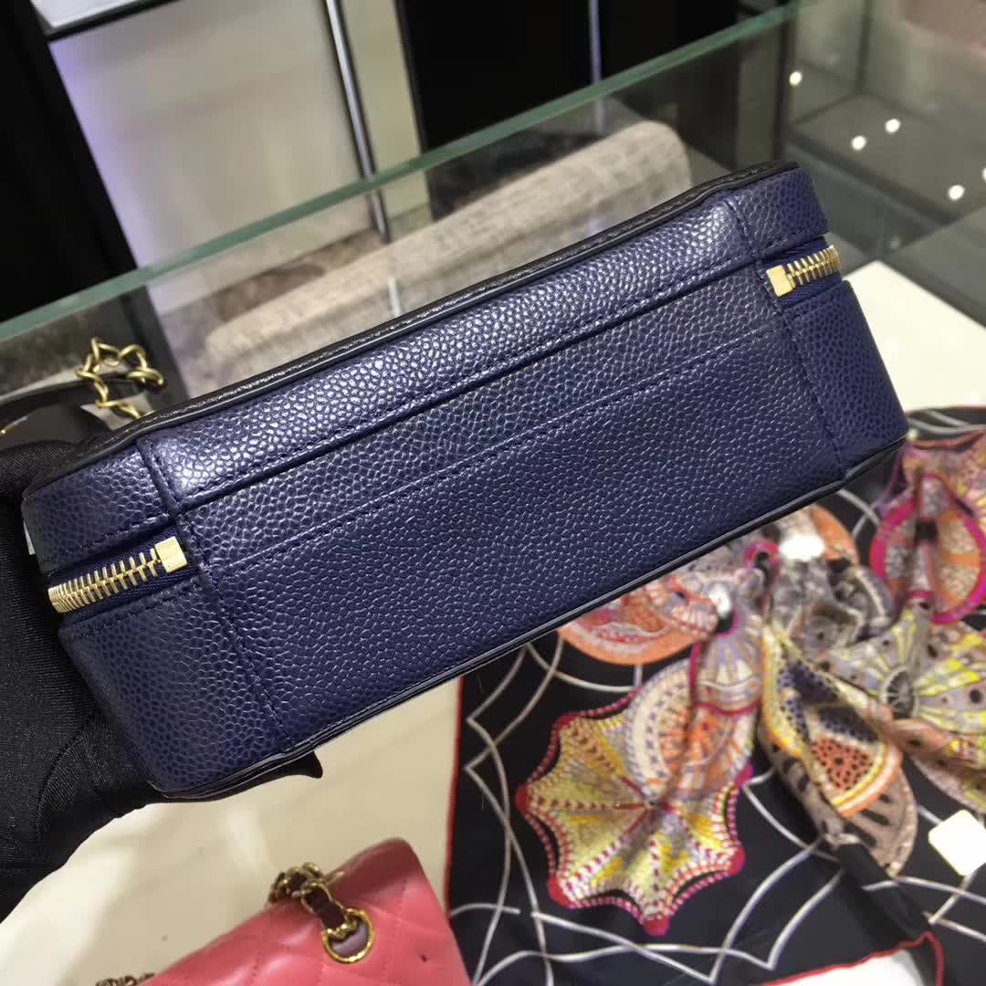 Chanel 香奈儿 化妆包 相机包 金扣 进口的意大利lili拉链 广州白云皮具城