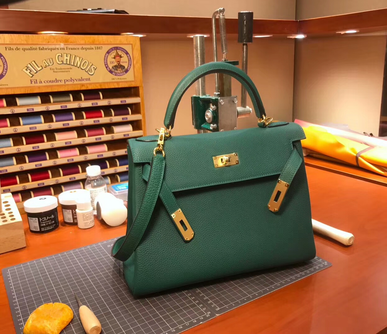 Kelly 28CM Togo皮 纯手工蜡线 法国TR级别的进口皮料 配全套专柜包装发票  Z6孔雀绿 Malachite