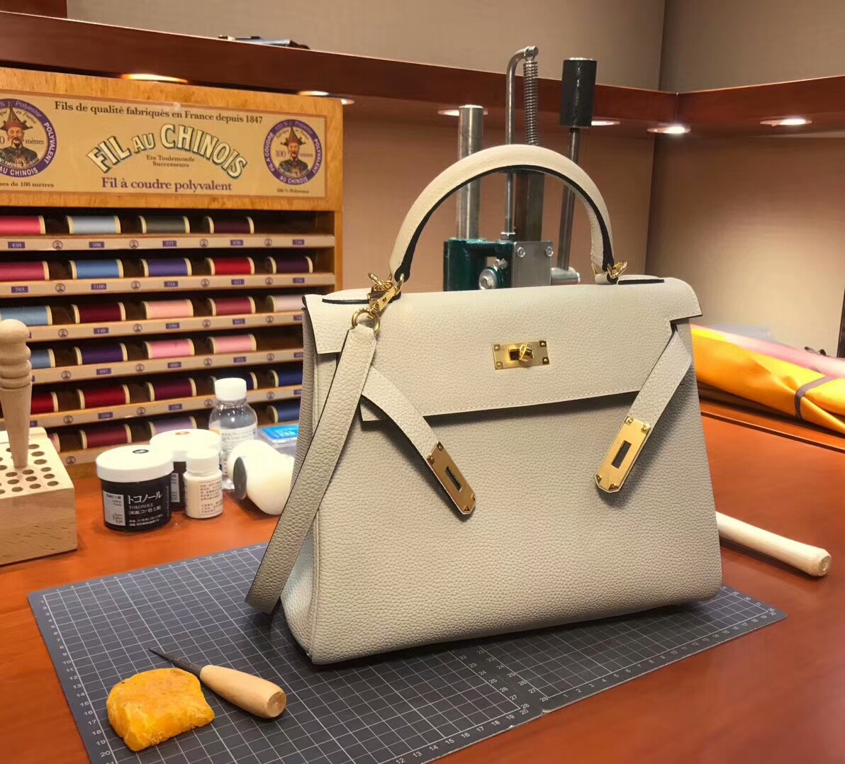 Kelly 28CM Togo皮 纯手工蜡线 法国TR级别的进口皮料 配全套专柜包装发票 S2 Trench 风衣灰