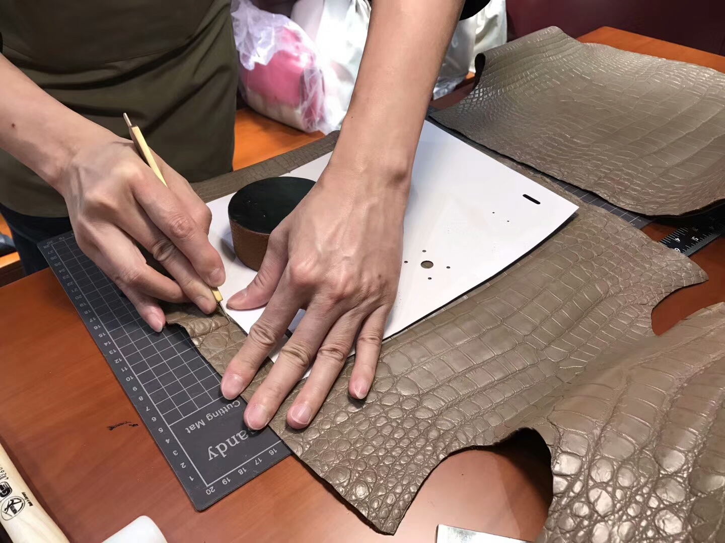 鳄鱼皮现货 供大家欣赏