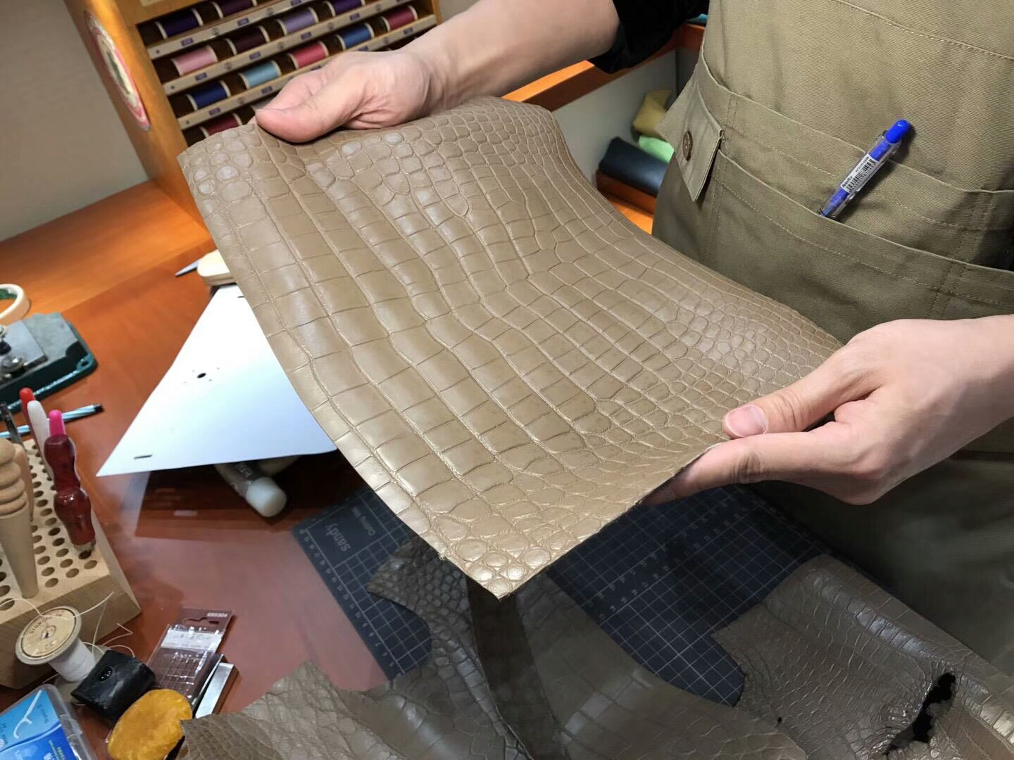 鳄鱼皮现货 供大家欣赏