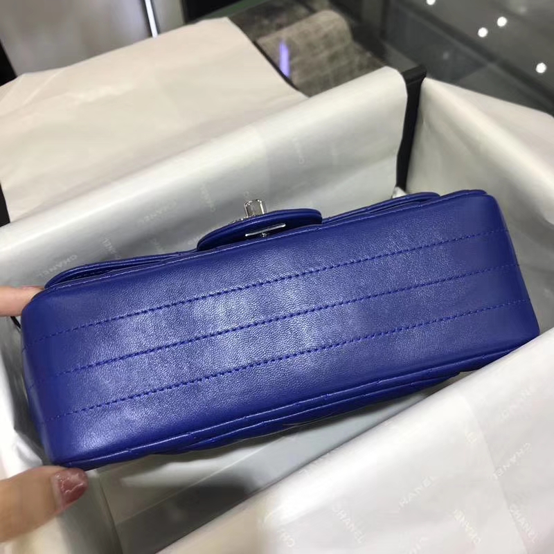 香奈儿 CHANEL Classic Flap V字绣 进口小羊皮 25cm 电光蓝 银扣 少量现货
