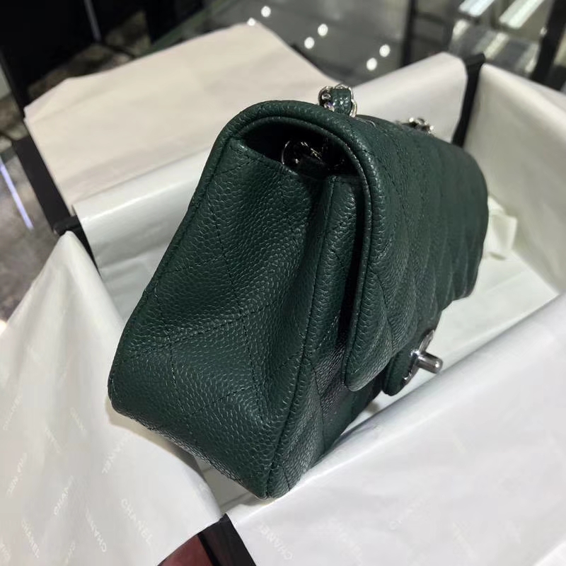 CHANEL 小香 Classic Flap Bag  进口鱼子酱 20cm 翡翠绿 银扣  客订出货 少量现货