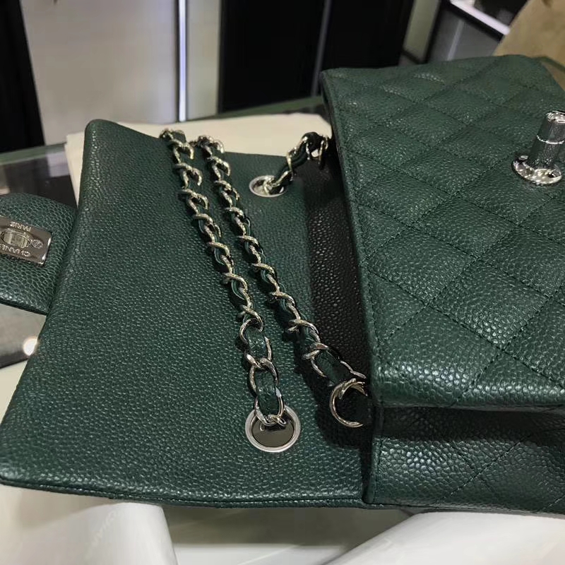 CHANEL 小香 Classic Flap Bag  进口鱼子酱 20cm 翡翠绿 银扣  客订出货 少量现货