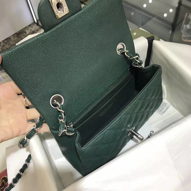 CHANEL 小香 Classic Flap Bag  进口鱼子酱 20cm 翡翠绿 银扣  客订出货 少量现货