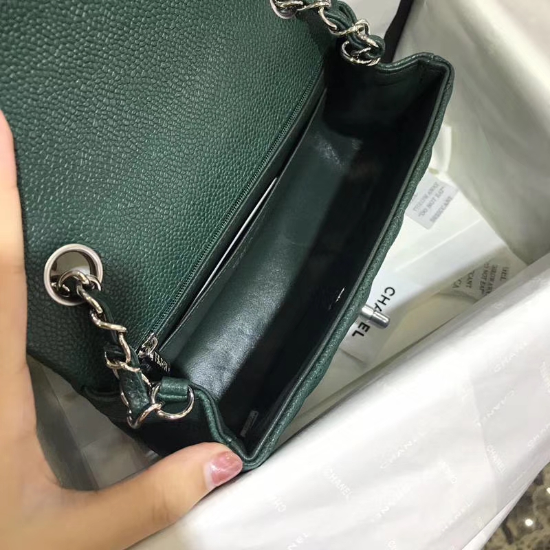 CHANEL 小香 Classic Flap Bag  进口鱼子酱 20cm 翡翠绿 银扣  客订出货 少量现货