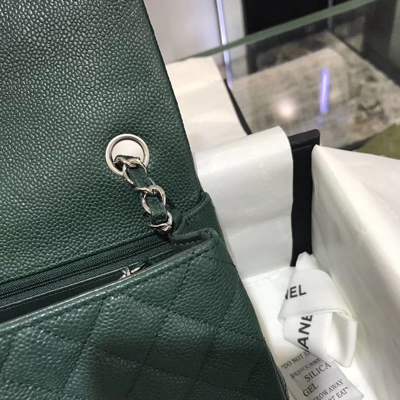 CHANEL 小香 Classic Flap Bag  进口鱼子酱 20cm 翡翠绿 银扣  客订出货 少量现货