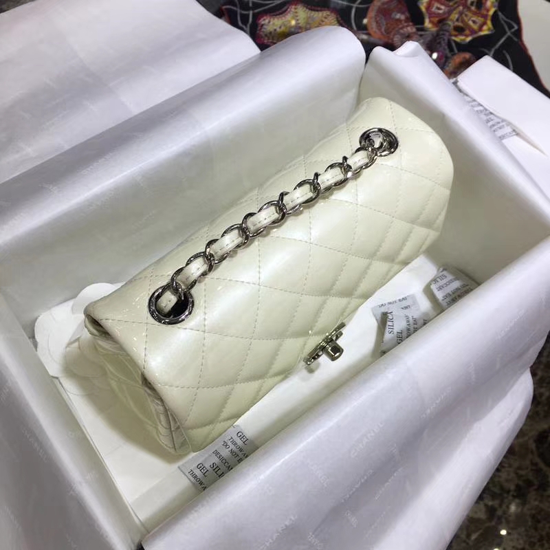 CHANEL 香奈儿 Classic Flap Bag  进口漆皮 20cm 感受细节 感受工艺 米白 金扣