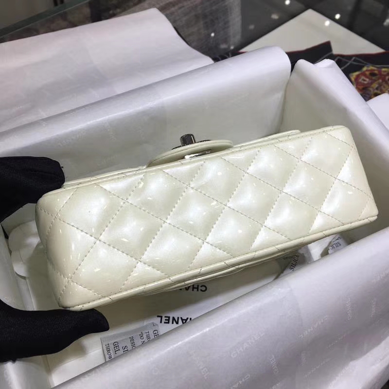 CHANEL 香奈儿 Classic Flap Bag  进口漆皮 20cm 感受细节 感受工艺 米白 金扣