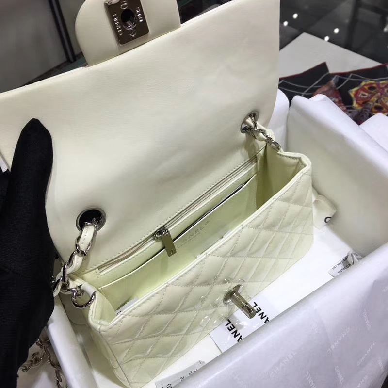CHANEL 香奈儿 Classic Flap Bag  进口漆皮 20cm 感受细节 感受工艺 米白 金扣