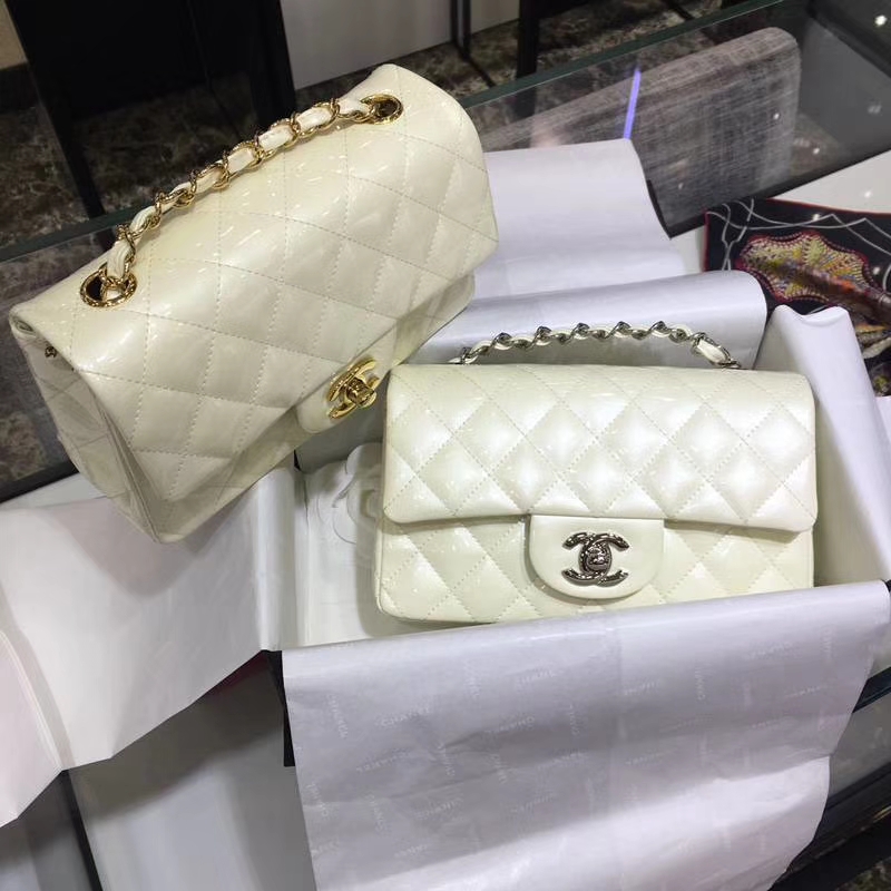 CHANEL 香奈儿 Classic Flap Bag  进口漆皮 20cm 感受细节 感受工艺 米白 金扣
