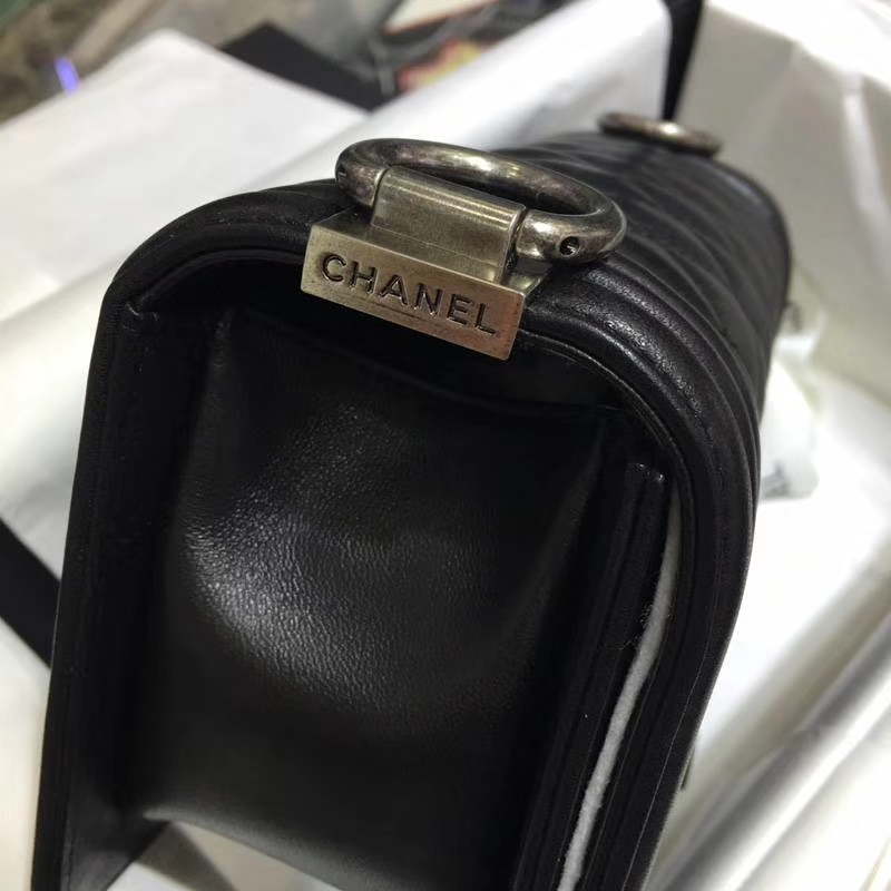 CHANEL 香奈儿 Leboy Bag 小羊皮 黑色 20cm 古银扣