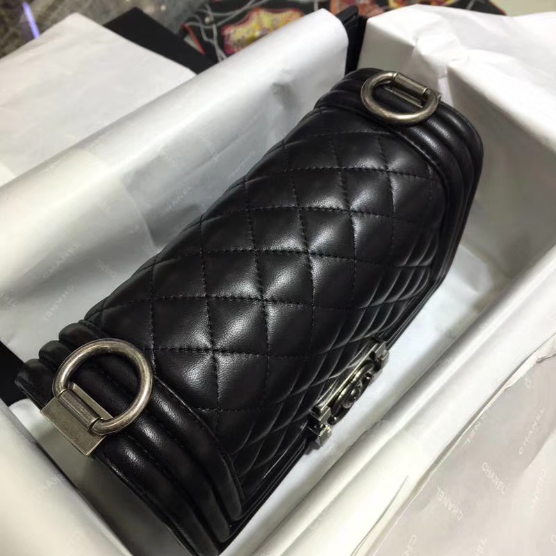 CHANEL 香奈儿 Leboy Bag 小羊皮 黑色 20cm 古银扣
