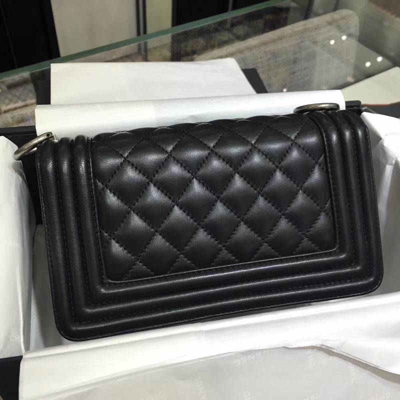 CHANEL 香奈儿 Leboy Bag 小羊皮 黑色 20cm 古银扣