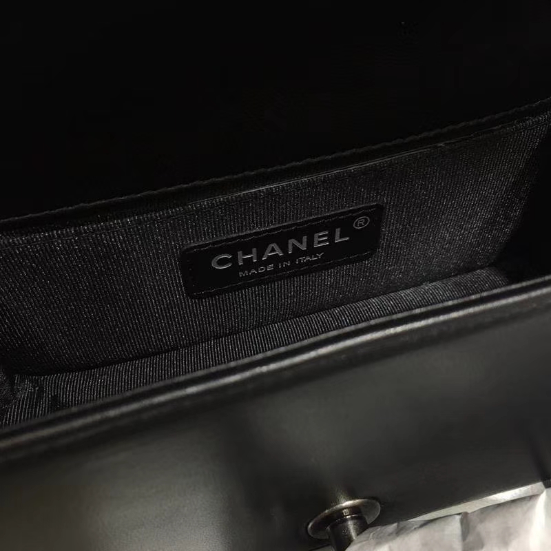 CHANEL 香奈儿 Leboy Bag 小羊皮 黑色 20cm 古银扣