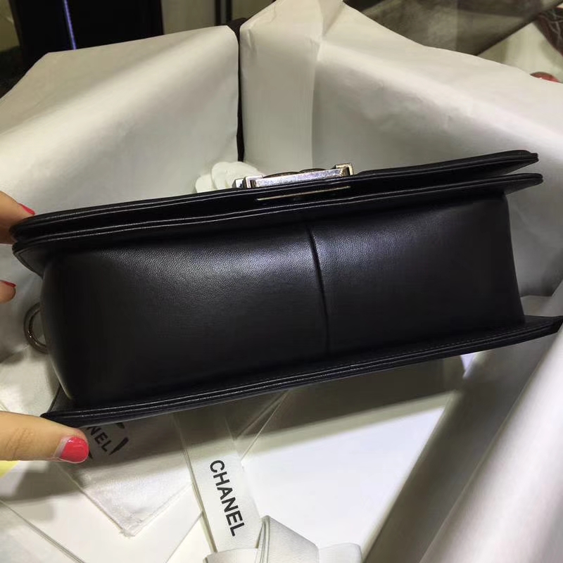 Chanel 香奈儿 Leboy Bag 大V款 小羊皮 20cm 黑色 浅金