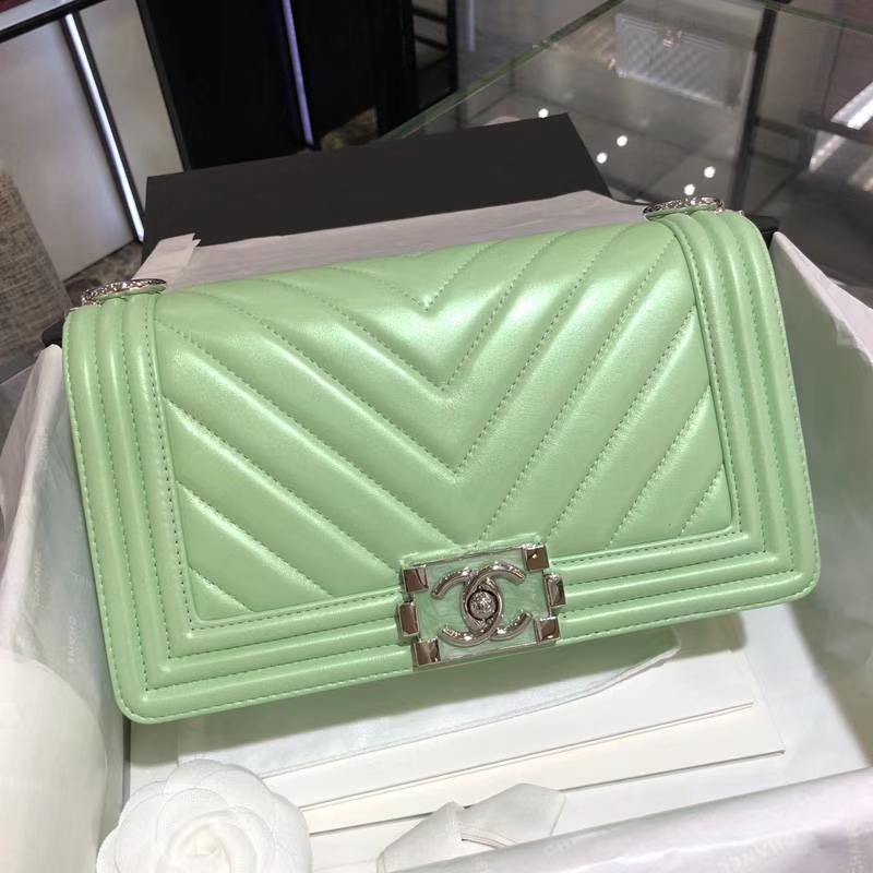 Chanel 香奈儿 Leboy Bag 大V款 小羊皮 珠光绿色 25cm 大理石纹琉璃扣 Dream Bag系列
