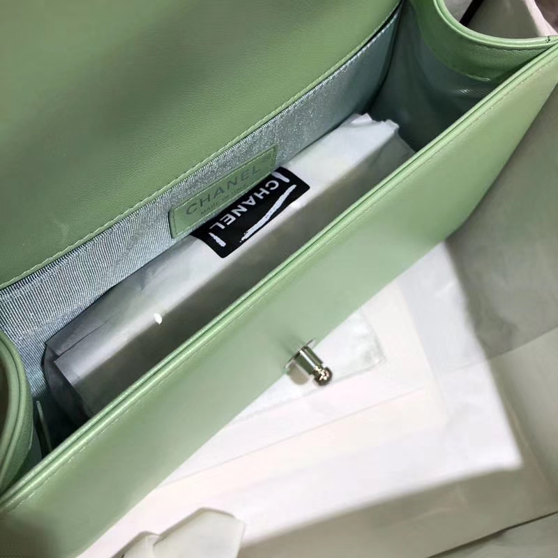 Chanel 香奈儿 Leboy Bag 大V款 小羊皮 珠光绿色 25cm 大理石纹琉璃扣 Dream Bag系列