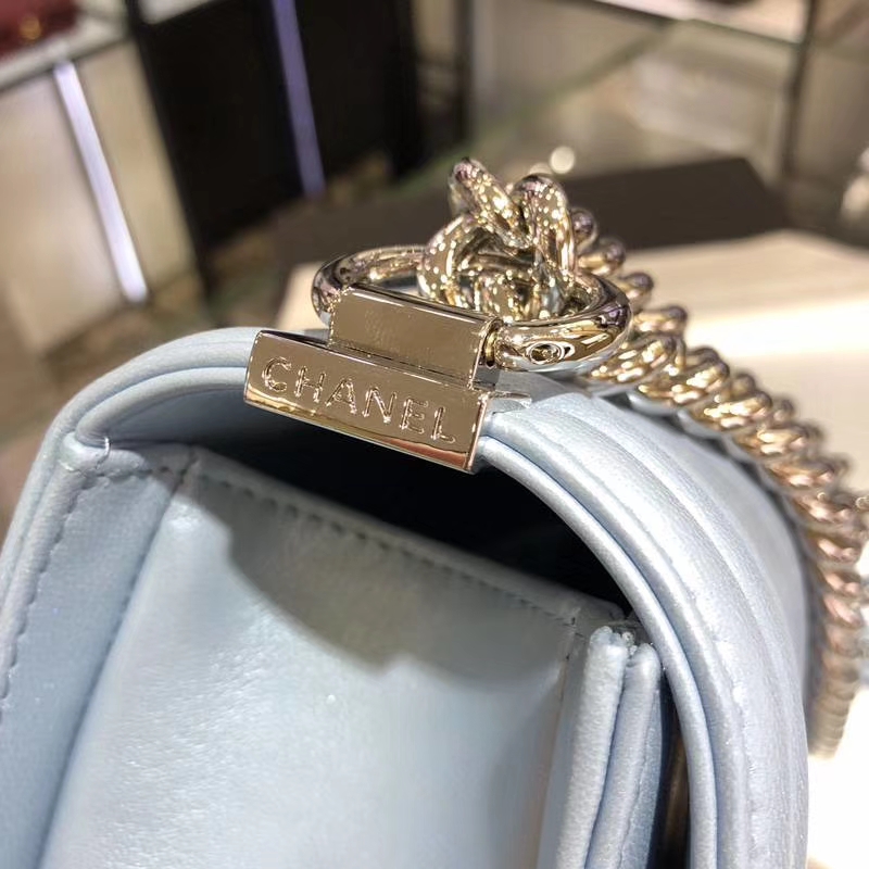 Chanel 香奈儿 Leboy Bag 大V款 小羊皮 珠光蓝色 25cm 大理石纹琉璃扣 Dream Bag系列