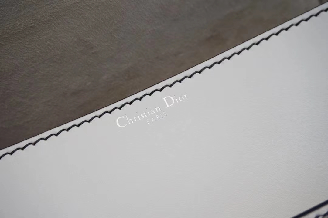 Dior 迪奥 五金 线路 细节 清晰可见 市场最高版本 25cm 牛皮包 原厂胎牛皮制作