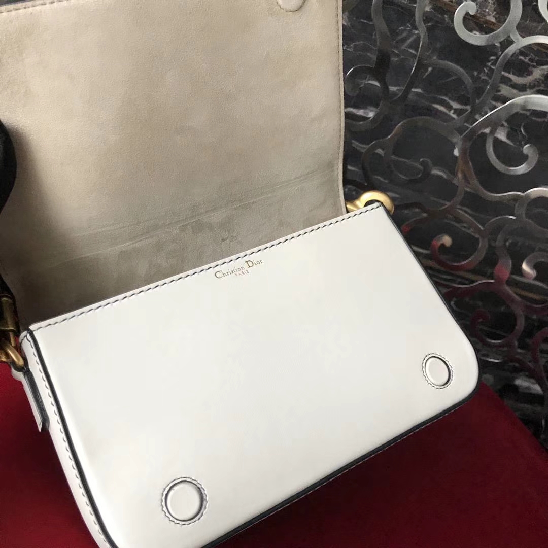 Dior 迪奥 网红同款 Dior手包 方便小巧实用 可搭配长肩带使用 白色