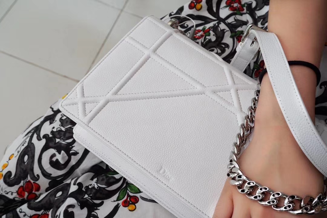 Dior 腾格纹 25cm/21cm 触粒面牛皮  夏天专属色 白色