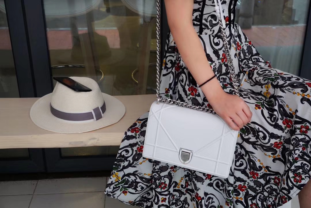 Dior 腾格纹 25cm/21cm 触粒面牛皮  夏天专属色 白色