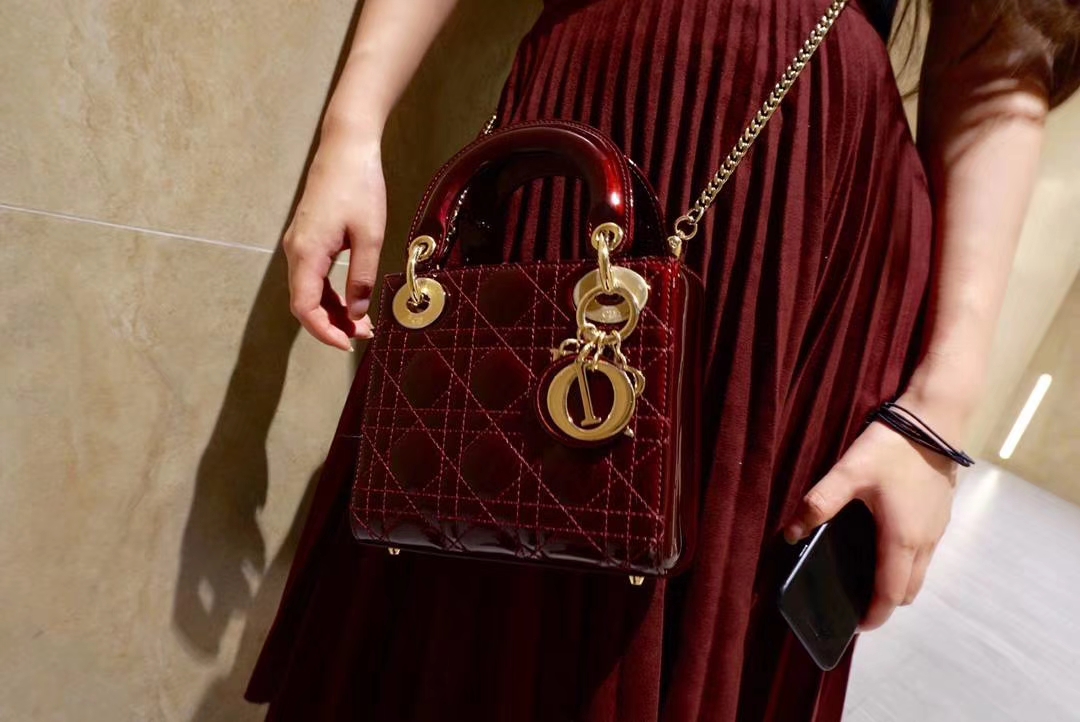 Dior 迪奥 方便小巧 三格戴妃包 mini 车厘子色 金银扣 漆皮