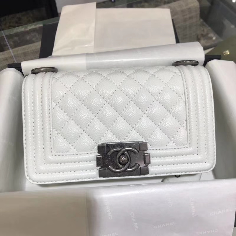 Chanel 香奈儿  Leboy Bag 鱼子酱 白色 20cm 古银扣