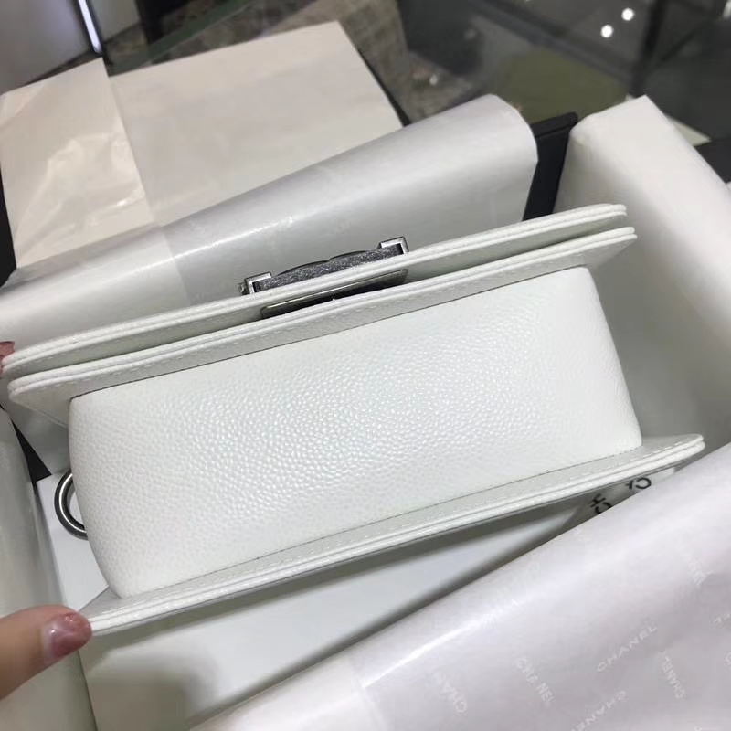 Chanel 香奈儿  Leboy Bag 鱼子酱 白色 20cm 古银扣