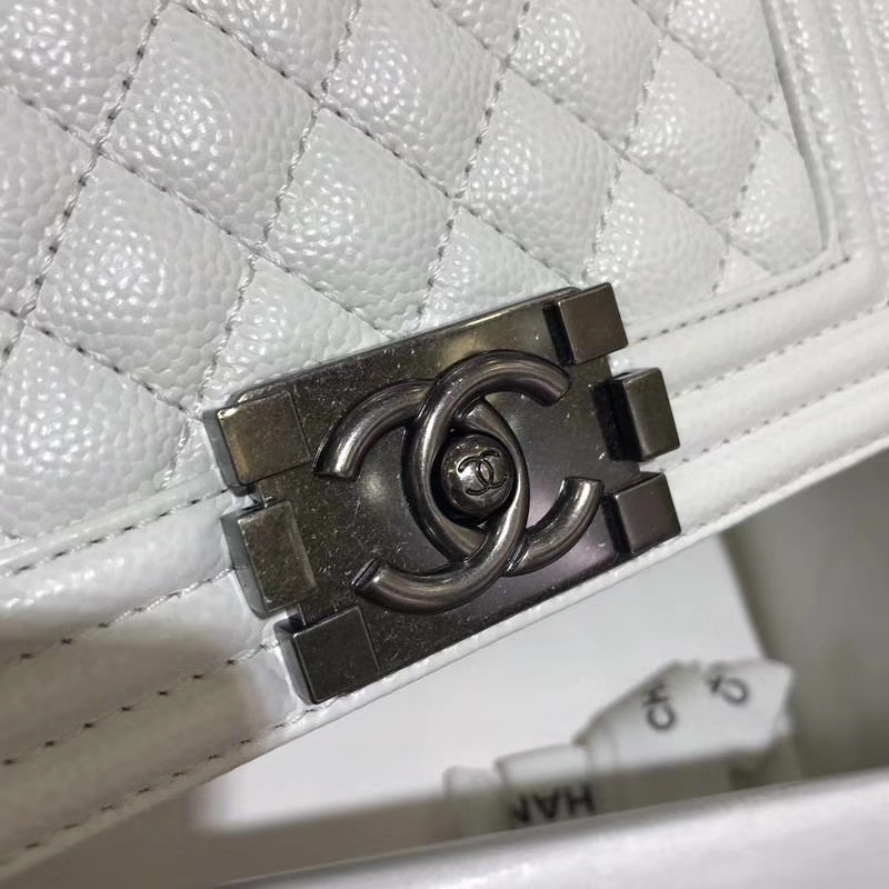 Chanel 香奈儿  Leboy Bag 鱼子酱 白色 20cm 古银扣