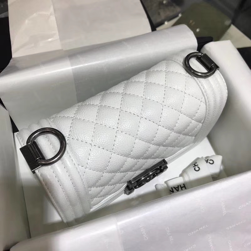 Chanel 香奈儿  Leboy Bag 鱼子酱 白色 20cm 古银扣